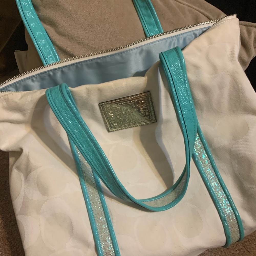 Coach Poppy Love Glam Spotlight Script Sequin Signature Tote Purse White/Cream. - Picture 3 of 16